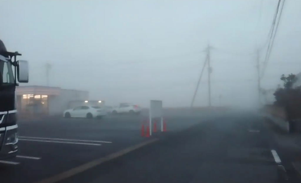 今朝の伊勢崎市は、濃霧ノームのうむでした。